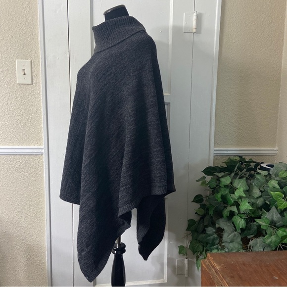 Barefoot Dreams Cozy Chic One Size Plus Asymmetrical Poncho - Picture 1 of 14